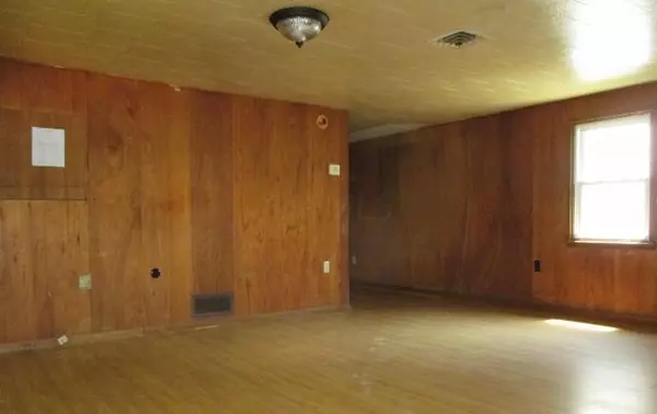 London, OH 43140,176 N Madison Road