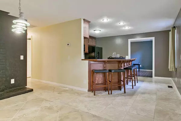 London, OH 43140,34 Graham Avenue