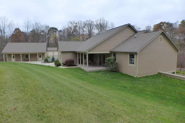 18035 State Route 374, Rockbridge, OH 43149