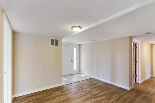 London, OH 43140,387 Hawthorne Avenue