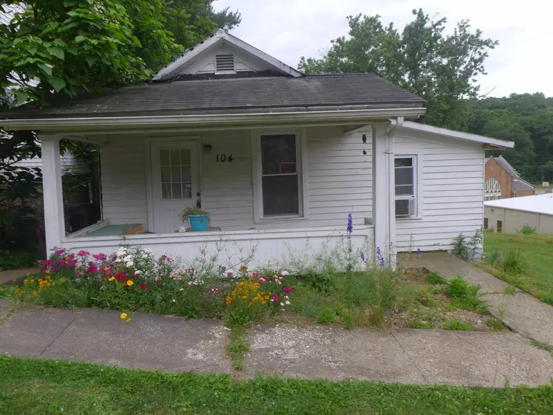 104 Ewing Street, New Straitsville, OH 43766