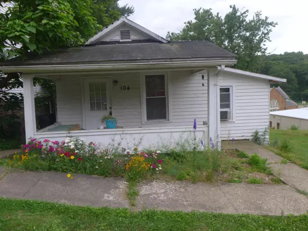 104 Ewing Street, New Straitsville, OH 43766