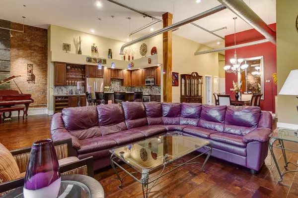 Columbus, OH 43215,78 E Chestnut Street #108