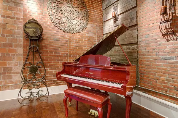 Columbus, OH 43215,78 E Chestnut Street #108