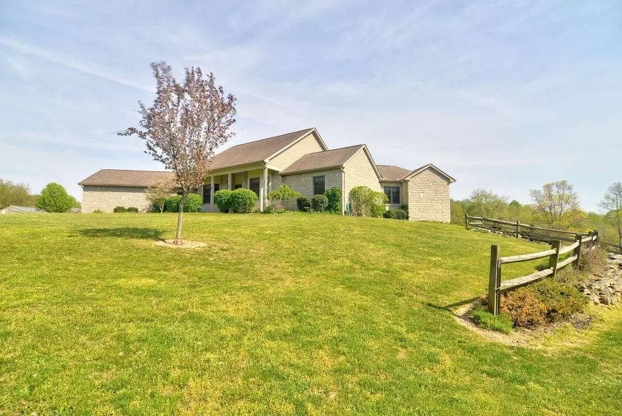 11976 Fallsburg Road, Frazeysburg, OH 43822