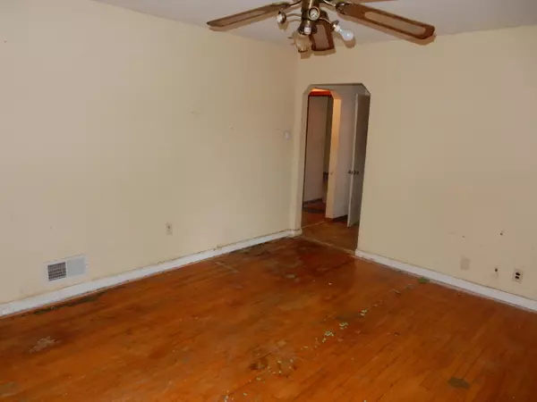Columbus, OH 43204,820 S Roys Avenue