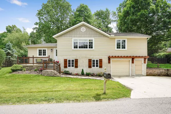 115 W Reindeer Drive, Powell, OH 43065