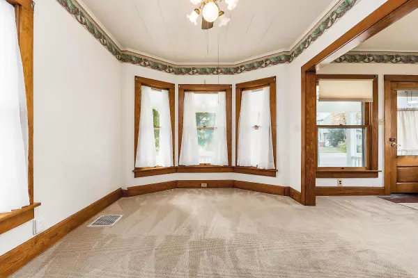 London, OH 43140,174 S Main Street