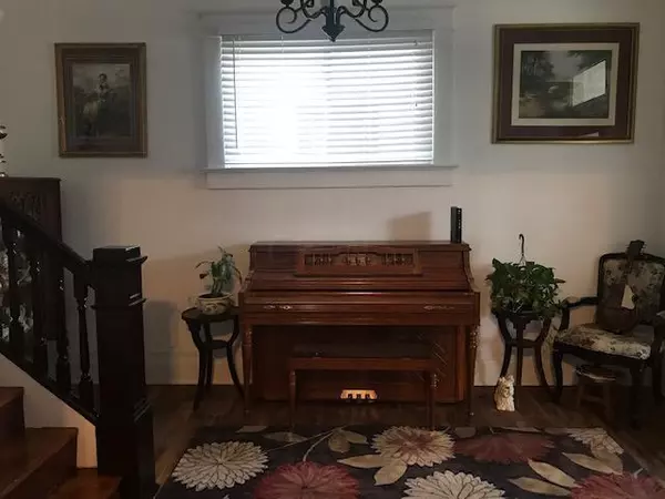 London, OH 43140,209 S Main Street