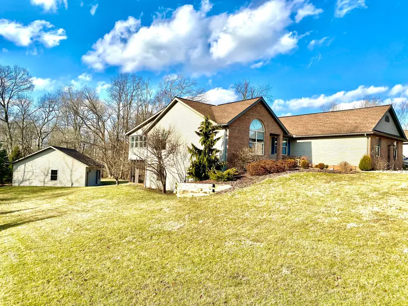 320 Hickory Way, Thornville, OH 43076