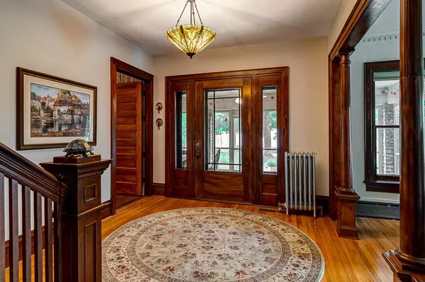 Columbus, OH 43212,987 Grandview Avenue