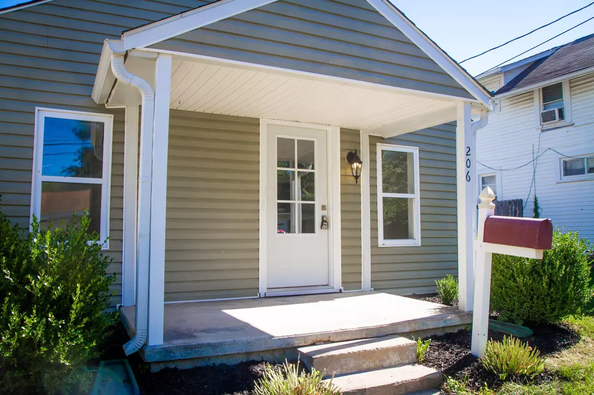 London, OH 43140,206 S Oak Street