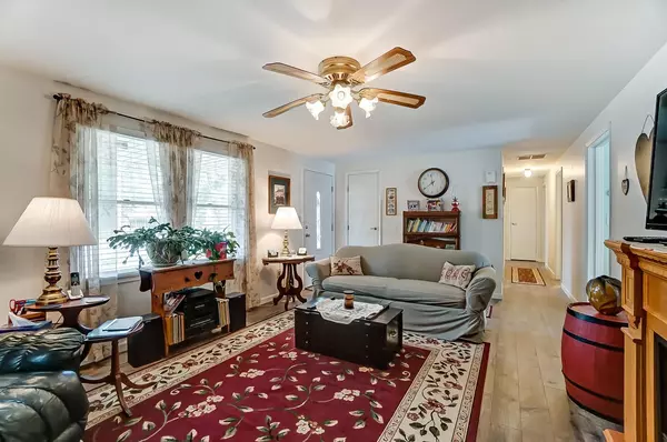 London, OH 43140,326 E High Street