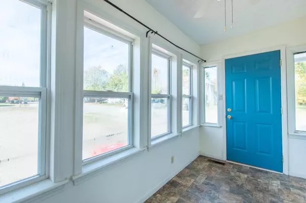 London, OH 43140,70 E 4th Street