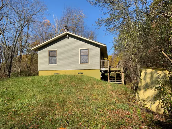 6413 Dague Road, Uhrichsville, OH 44683