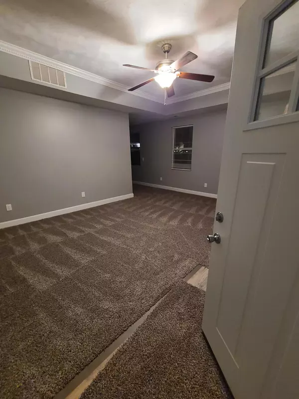 London, OH 43140,193 S Main Street