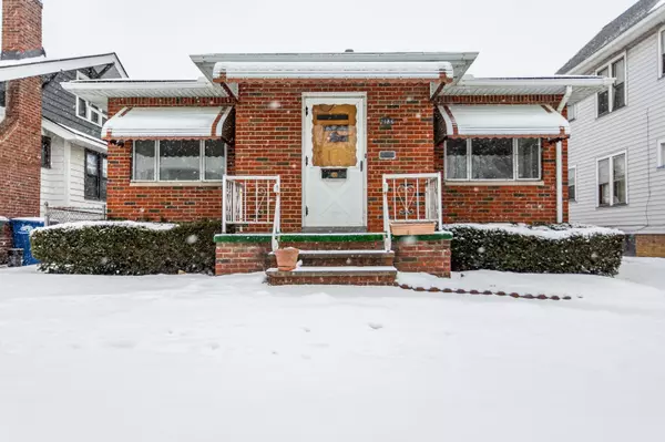 2186 Chesterland Avenue, Lakewood, OH 44107