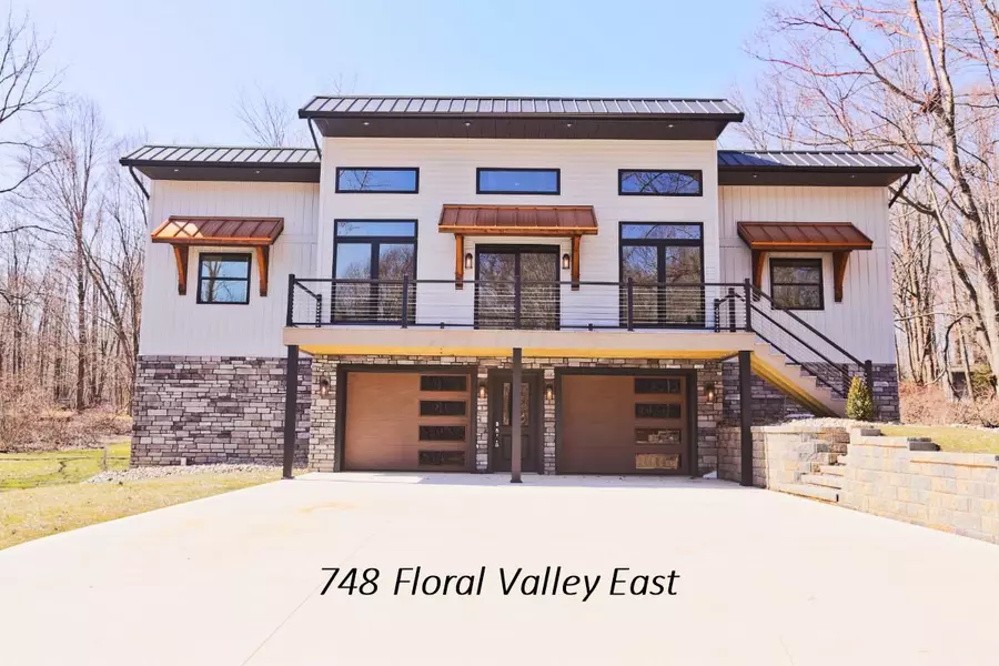 748 Floral Valley, Howard, OH 43028