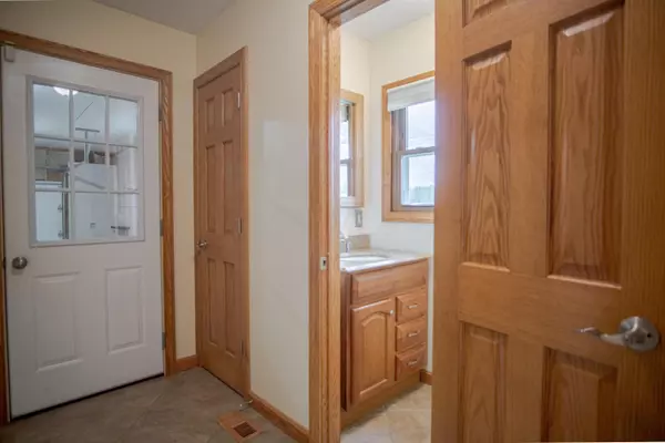 Mansfield, OH 44904,8341 County Road 20