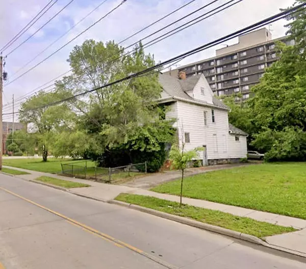 8921 Cedar Avenue, Cleveland, OH 44106