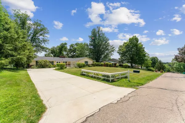 1811 Aspen Court, Heath, OH 43056