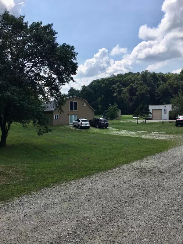 19213 Township Road 77, Coshocton, OH 43812