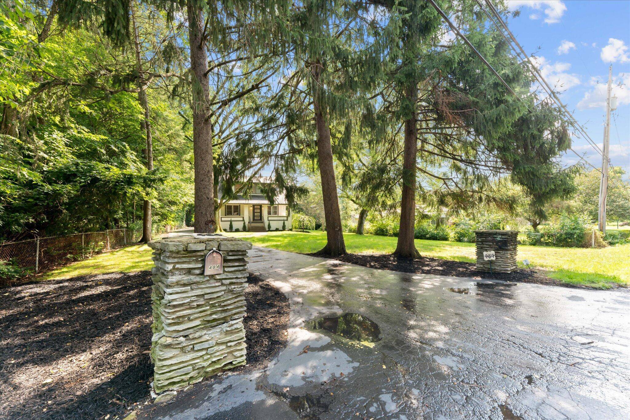 Gahanna, OH 43230,484 E Johnstown Road