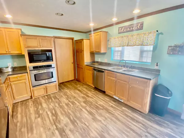 Adamsville, OH 43802,7770 Center Street