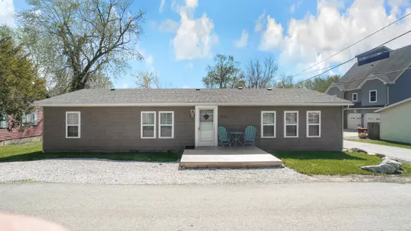 82 Wood Street, Buckeye Lake, OH 43008