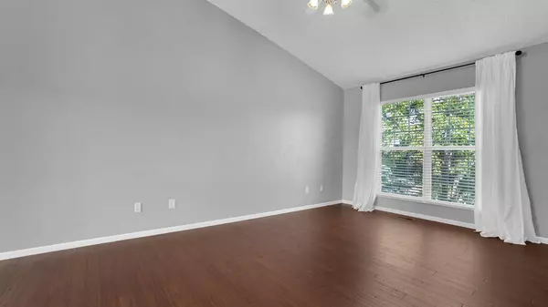 London, OH 43140,1064 Dorset Court