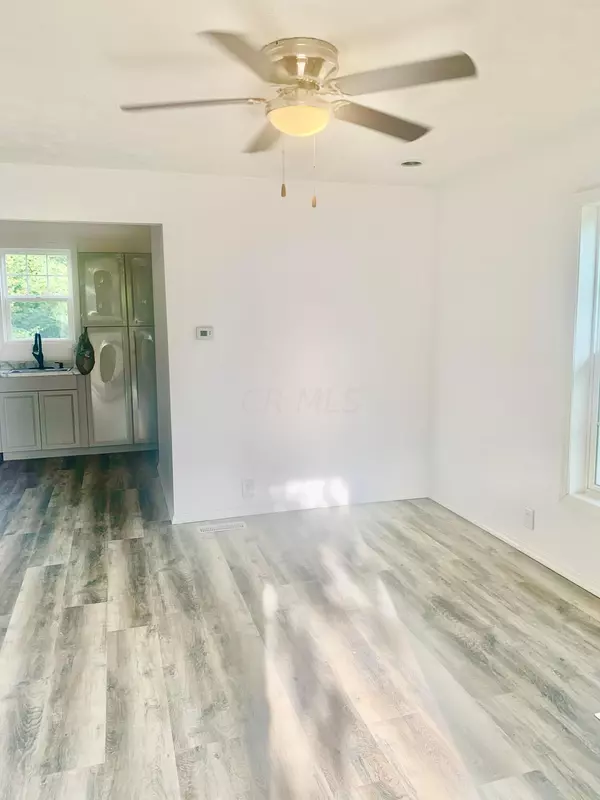 New Lexington, OH 43764,116 N Maple Heights