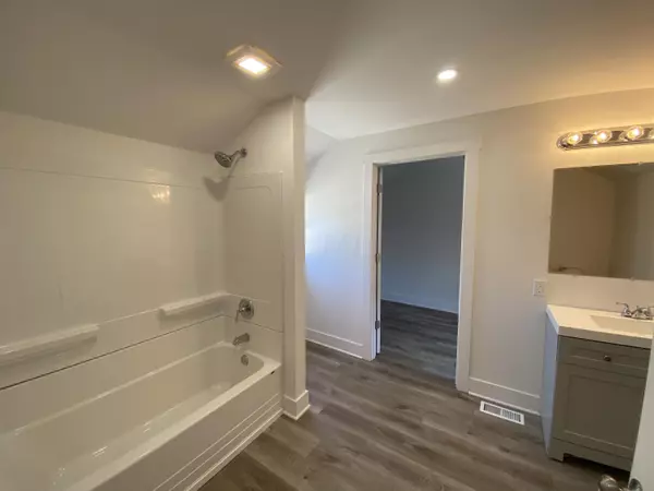 Catawba, OH 43010,76 S Persimmon Street