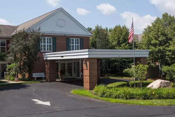 Worthington, OH 43085,5935 N High Street #214