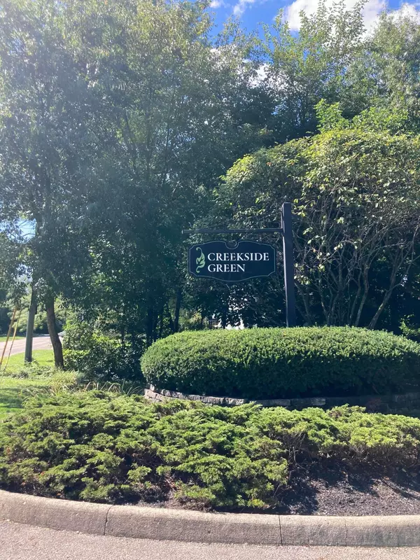 Gahanna, OH 43230,148 Creekside Green Drive #11