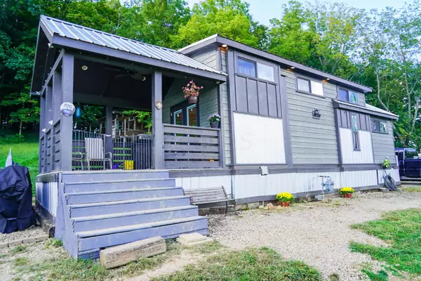 12805 N Pike Road, Mount Perry, OH 43760