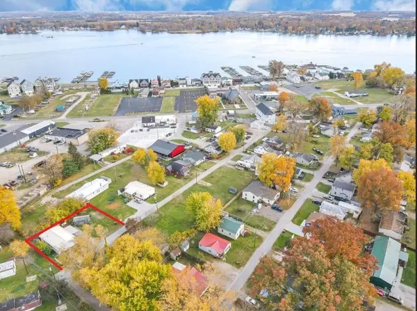 142 Stewart Avenue, Buckeye Lake, OH 43008