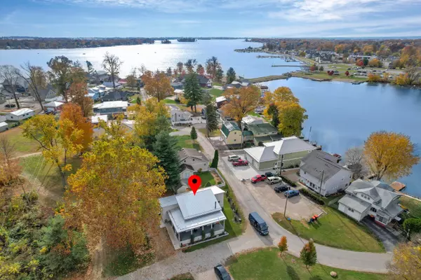 Buckeye Lake, OH 43008,90 Lakeview Drive