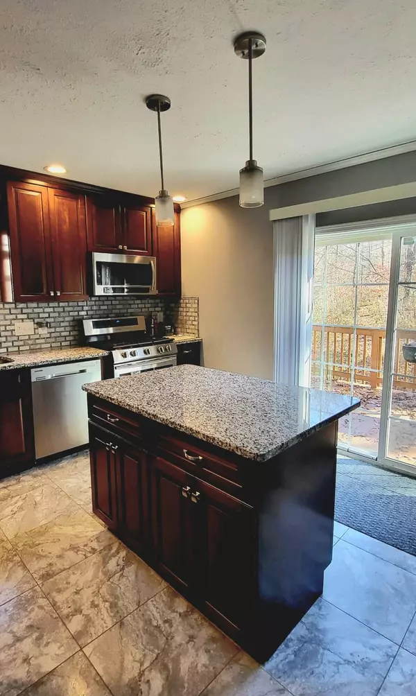 Mount Perry, OH 43760,9476 Township Road 49