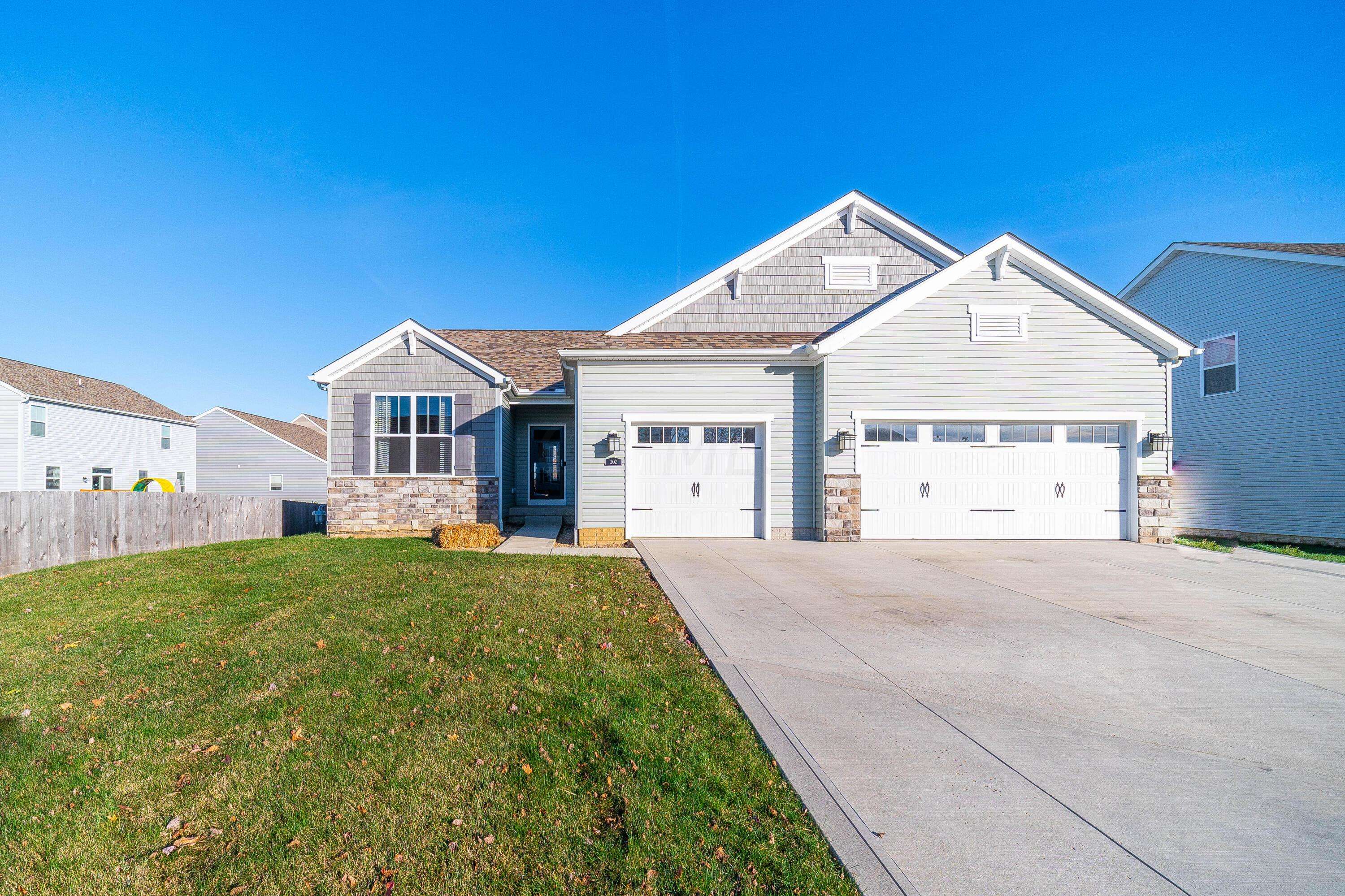 202 Red Oak Pass, Commercial Point, OH 43116