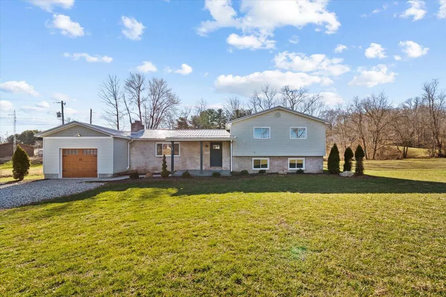 27 Russ Road, Jackson, OH 45640