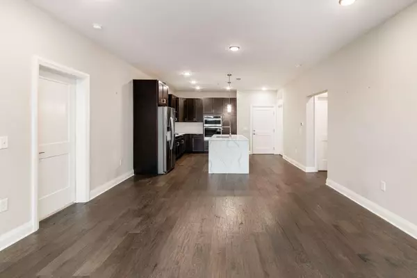 Columbus, OH 43215,751 N 6th Street #410