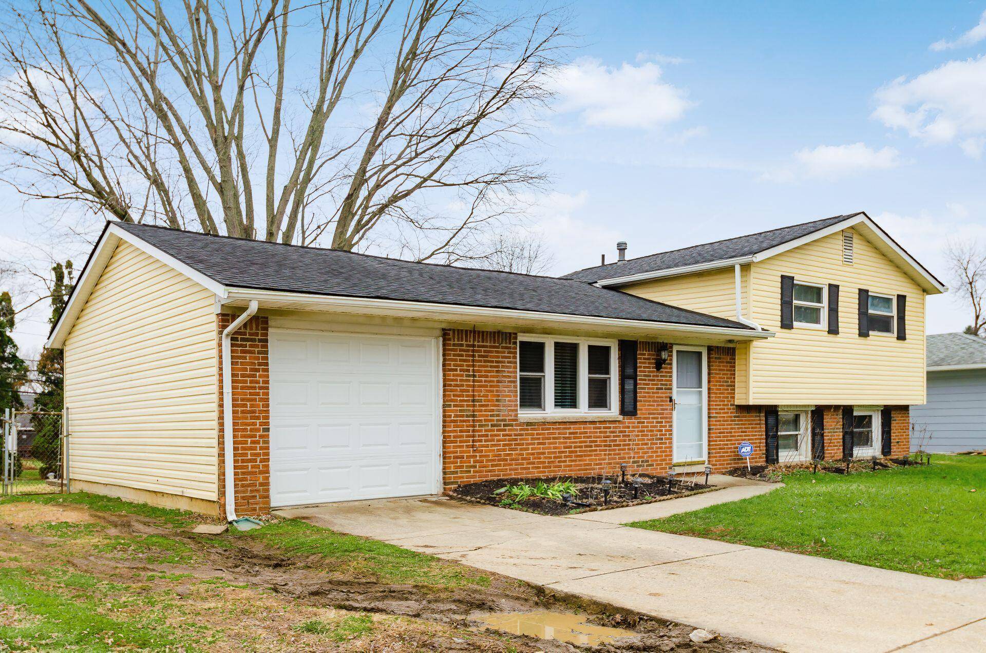 Columbus, OH 43232,5011 Refugee Road