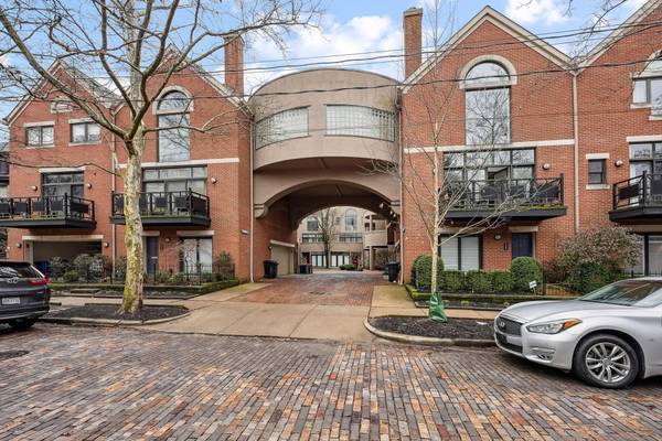 704 Sycamore Place, Columbus, OH 43206