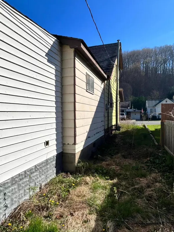 Haydenville, OH 43127,16831 Haydenville Road