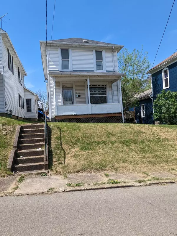 221 Elizabeth Street, New Lexington, OH 43764