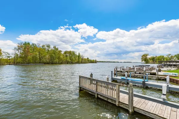 Buckeye Lake, OH 43008,43 Lighthouse Lane