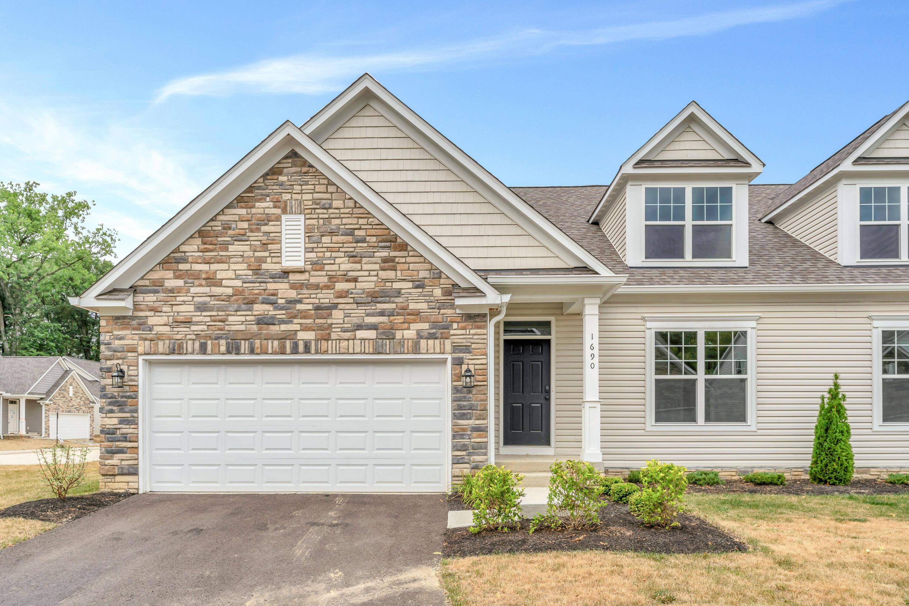 1690 Withers Grove Loop, Grove City, OH 43123