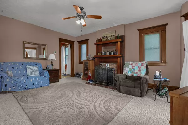 Frazeysburg, OH 43822,148 W 3rd Street