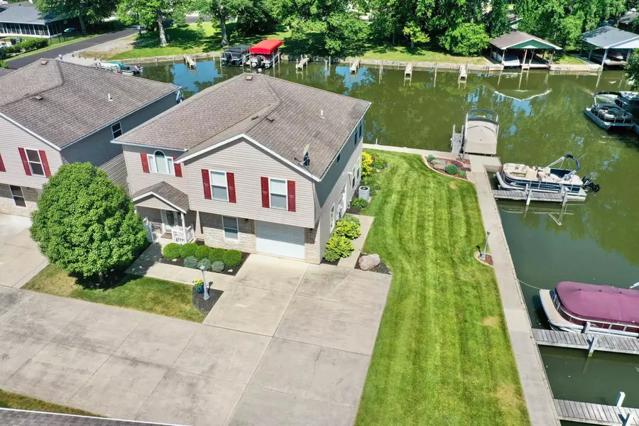 10488 Tecumseh Cove Drive, Huntsville, OH 43324