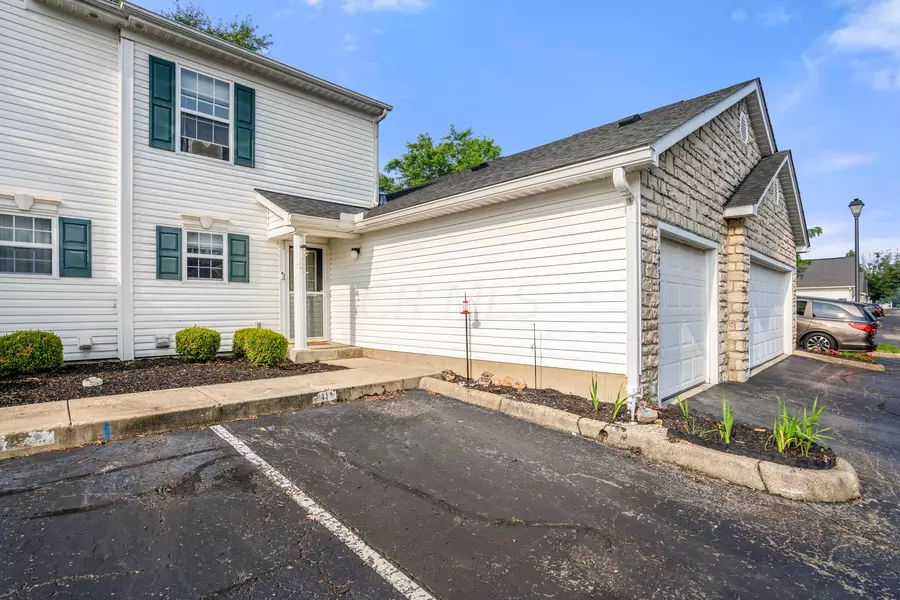 6737 Hamler Drive #32D, Canal Winchester, OH 43110